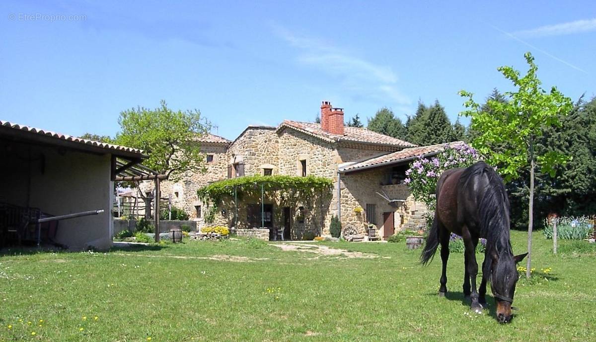 Maison à CHARMES-SUR-RHONE