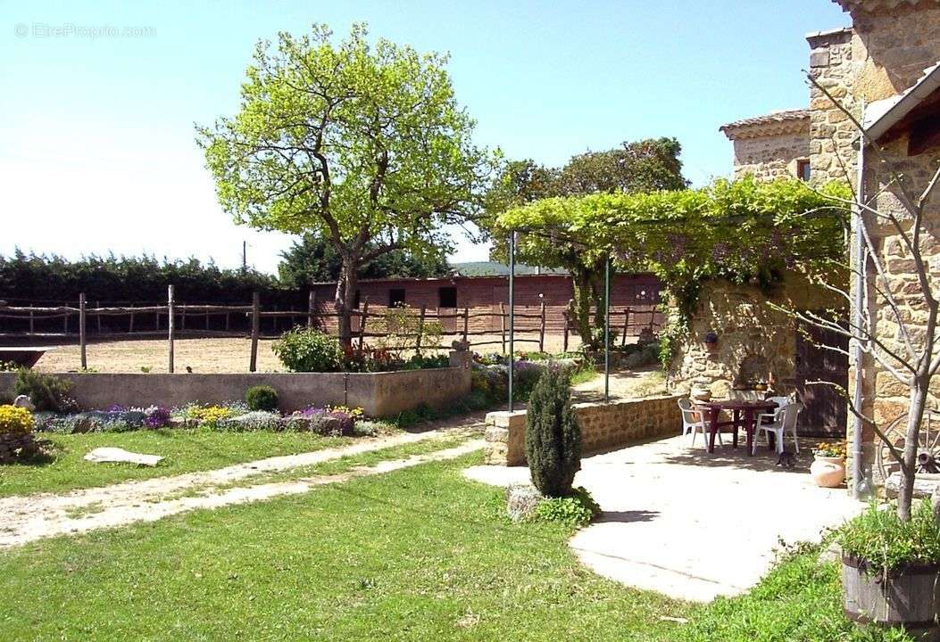 Maison à CHARMES-SUR-RHONE