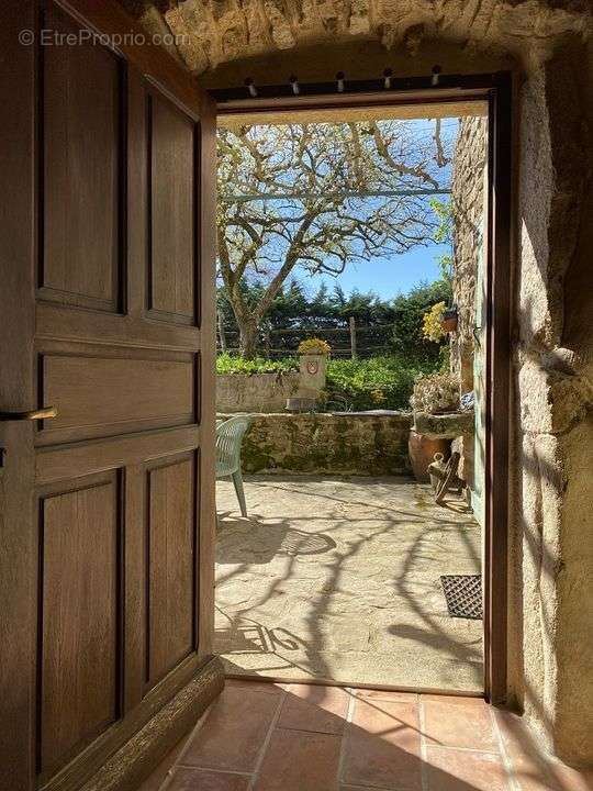 Maison à CHARMES-SUR-RHONE