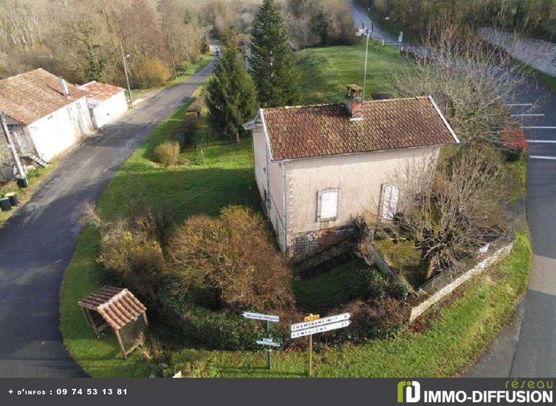 Maison à NANTEUIL-EN-VALLEE