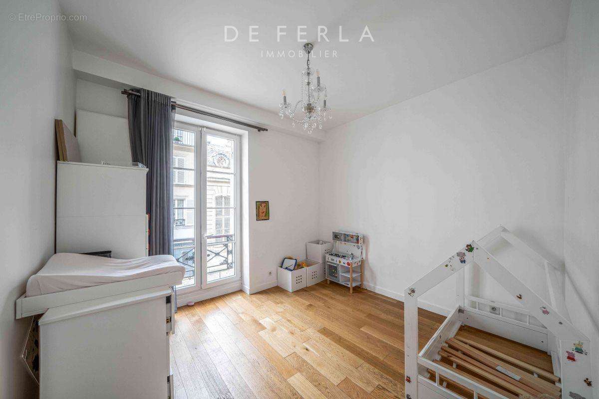 Appartement à PARIS-8E