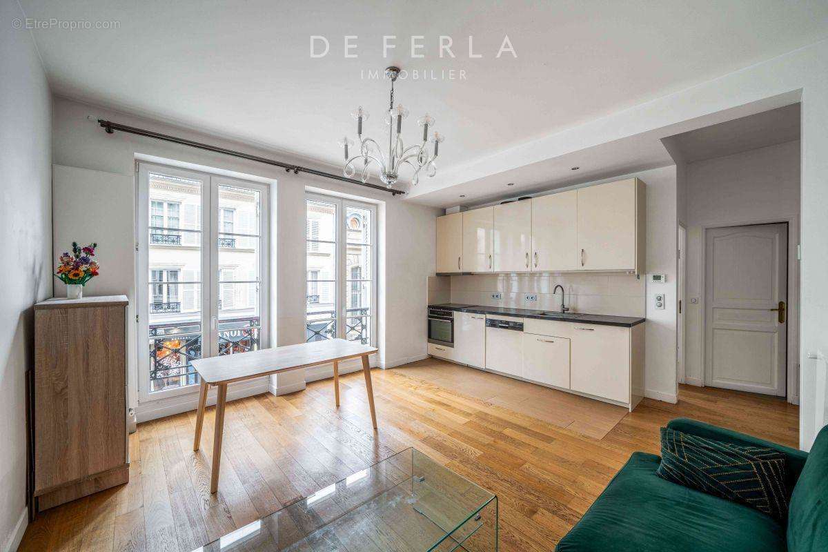 Appartement à PARIS-8E