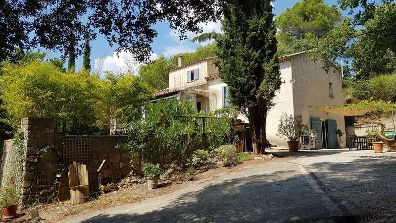 Maison à PEYPIN-D&#039;AIGUES