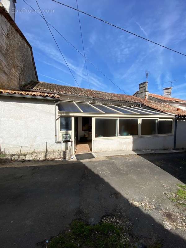 Maison à CHAZELLES