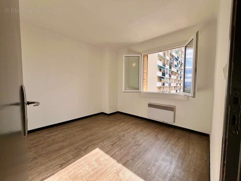 Appartement à MARSEILLE-15E