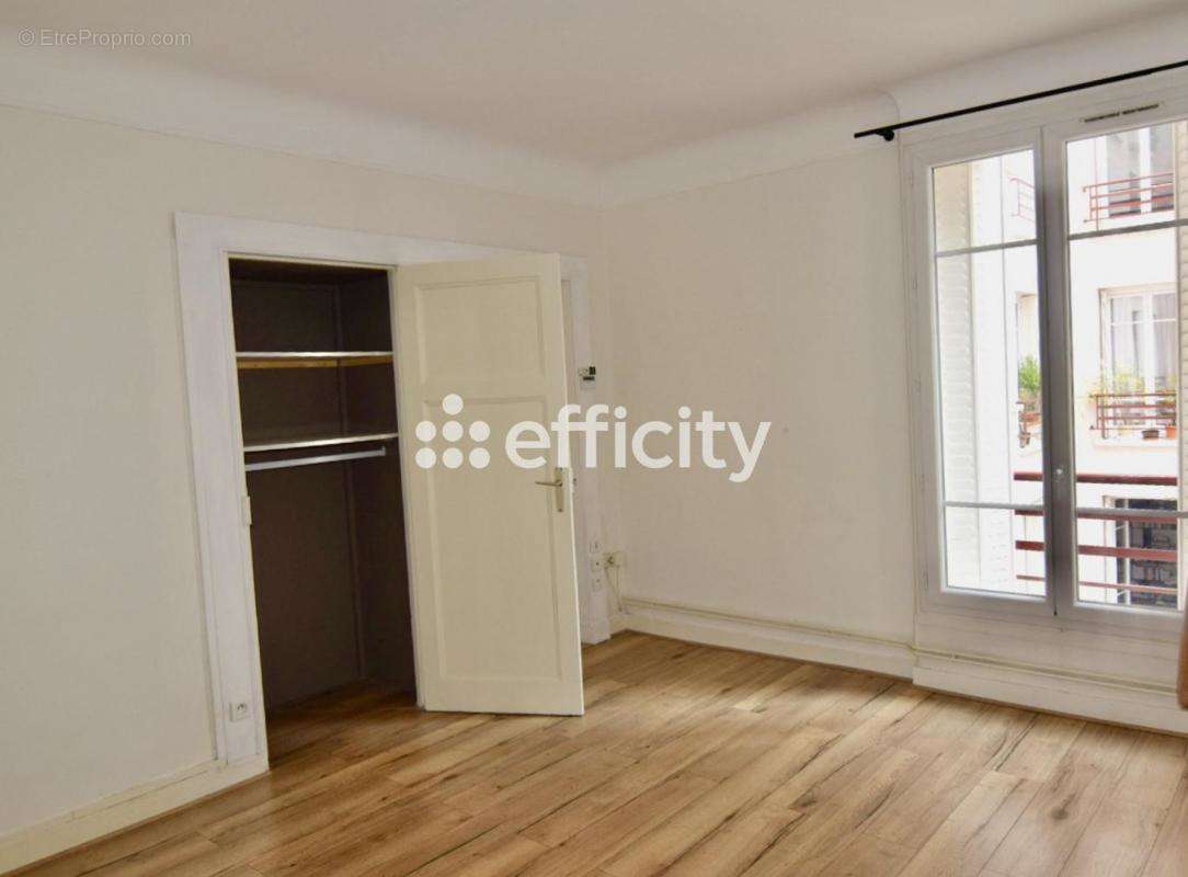 Appartement à COURBEVOIE