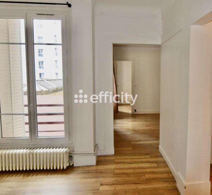 Appartement à COURBEVOIE