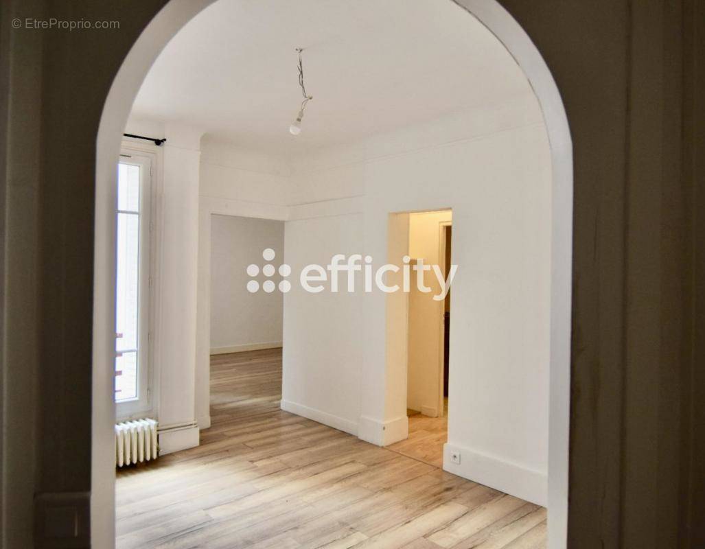 Appartement à COURBEVOIE