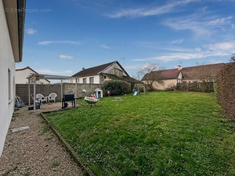 Maison à MIREBEAU-SUR-BEZE