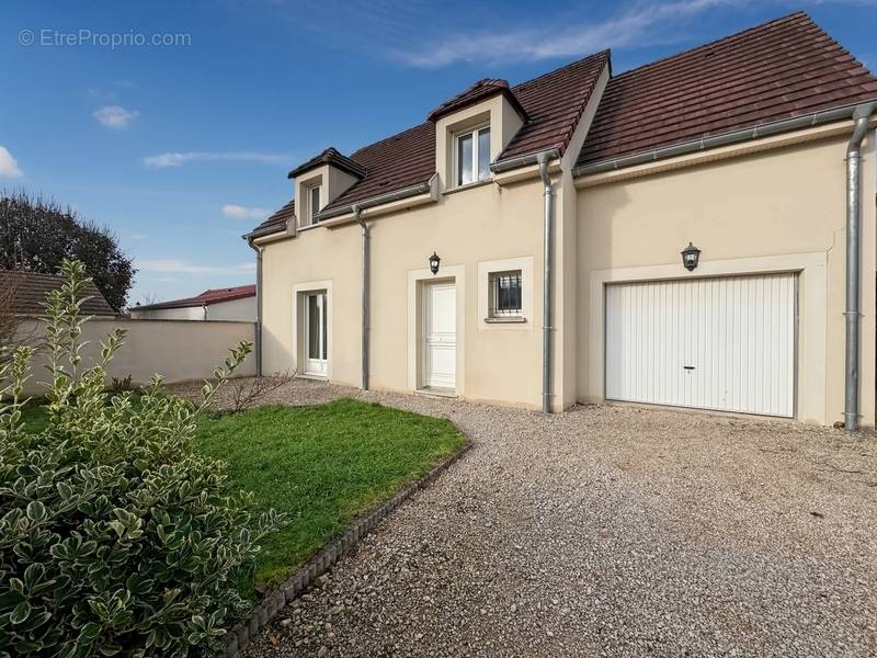 Maison à MIREBEAU-SUR-BEZE