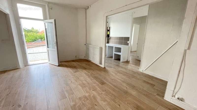 Appartement à AUREILHAN