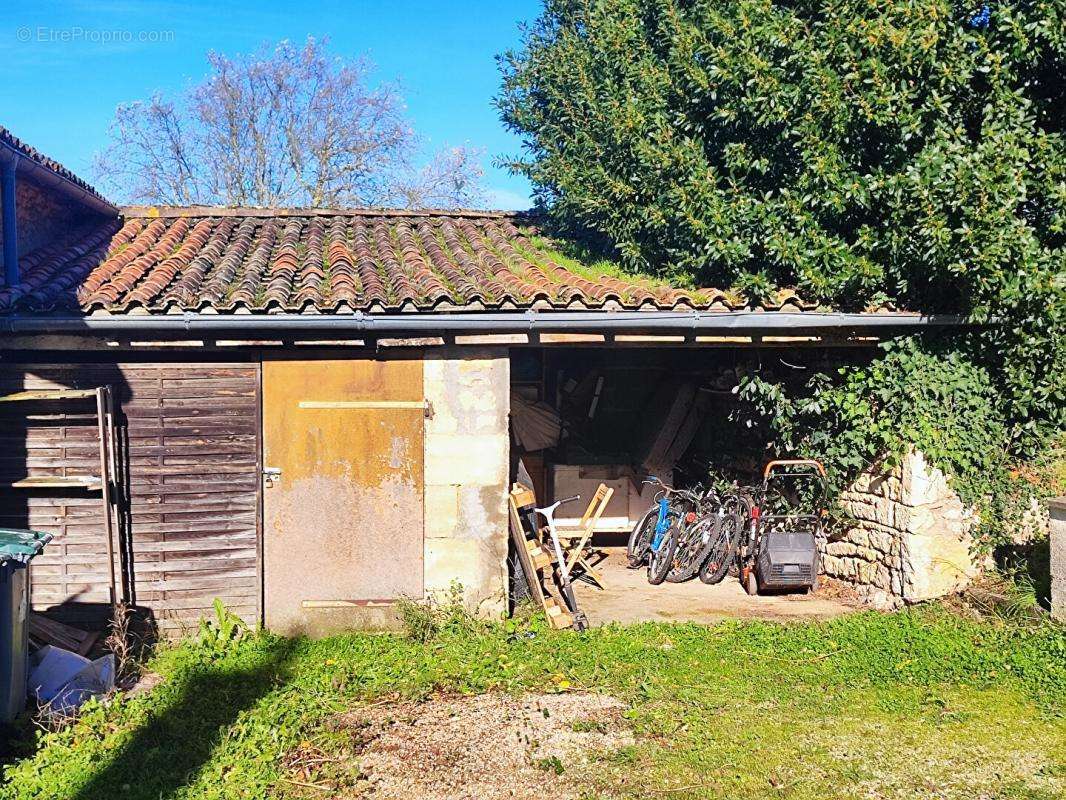 Maison à AZAY-LE-BRULE