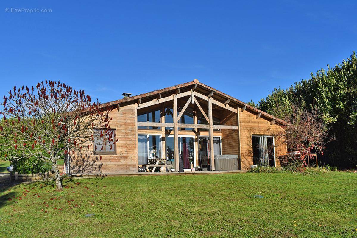 Maison à LA CHAPELLE-AUBAREIL