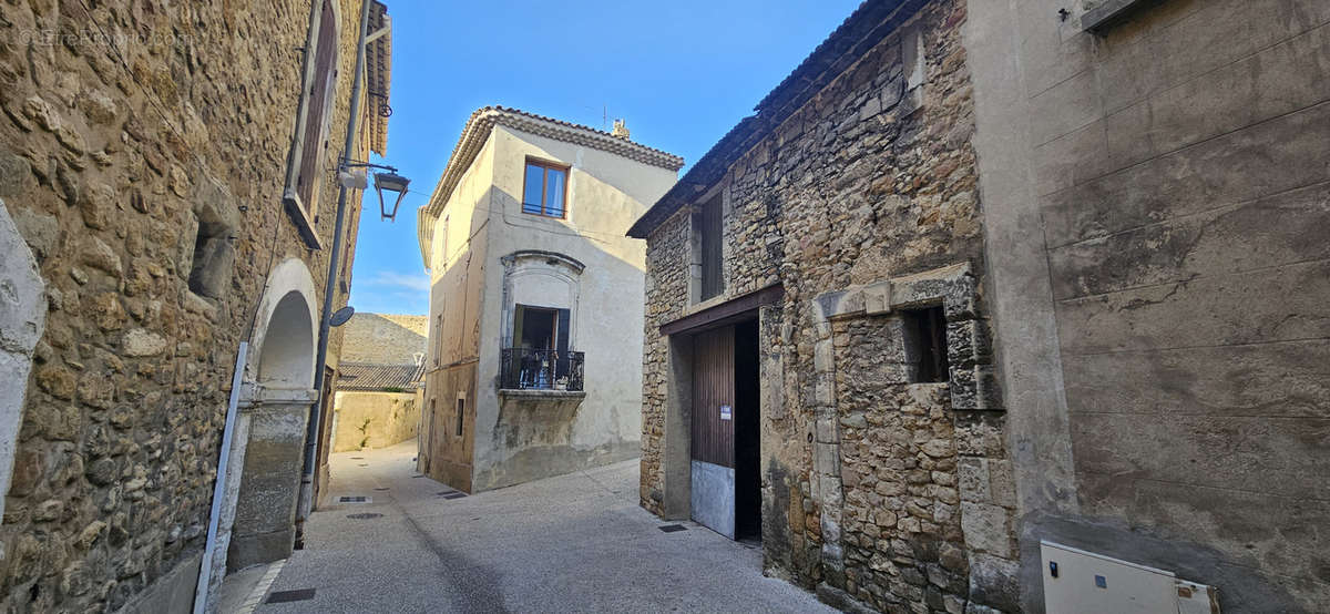 Maison à MORNAS