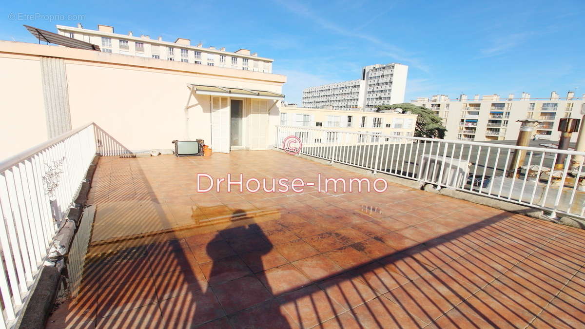 Appartement à MARSEILLE-4E