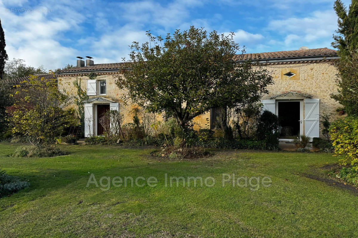 Maison à VENDAYS-MONTALIVET