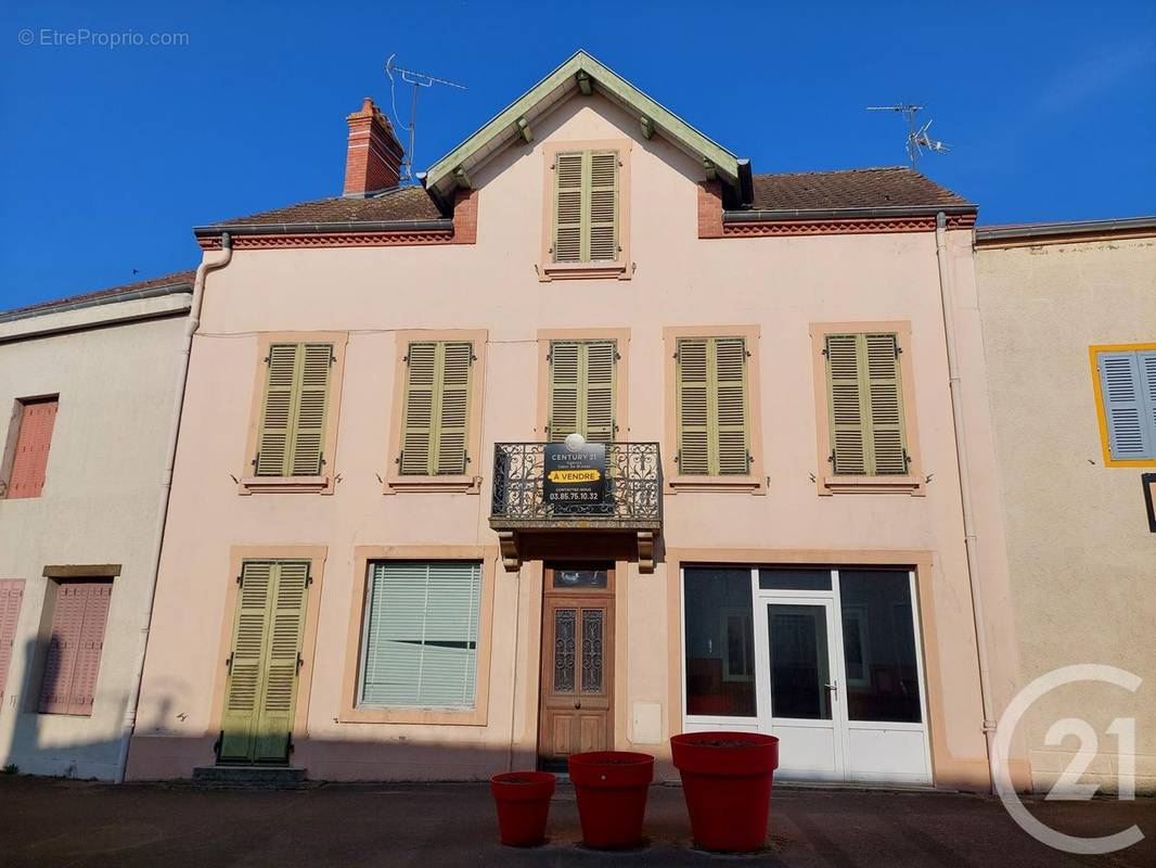 Maison à MONTPONT-EN-BRESSE