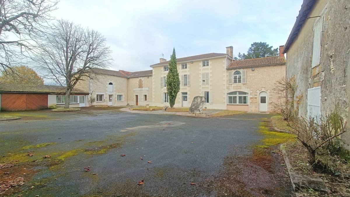 Maison à NEUVILLE-DE-POITOU