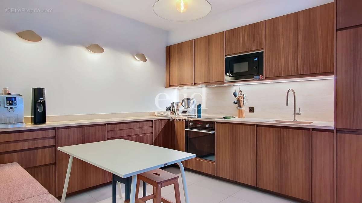 Appartement à PARIS-3E