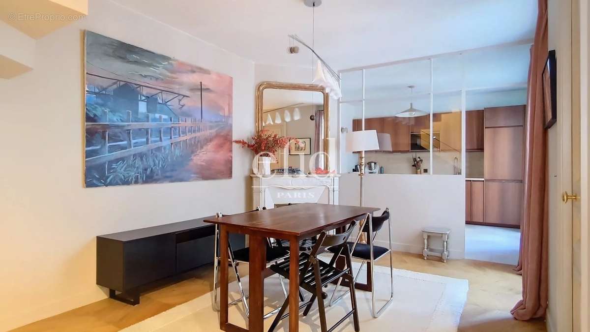 Appartement à PARIS-3E