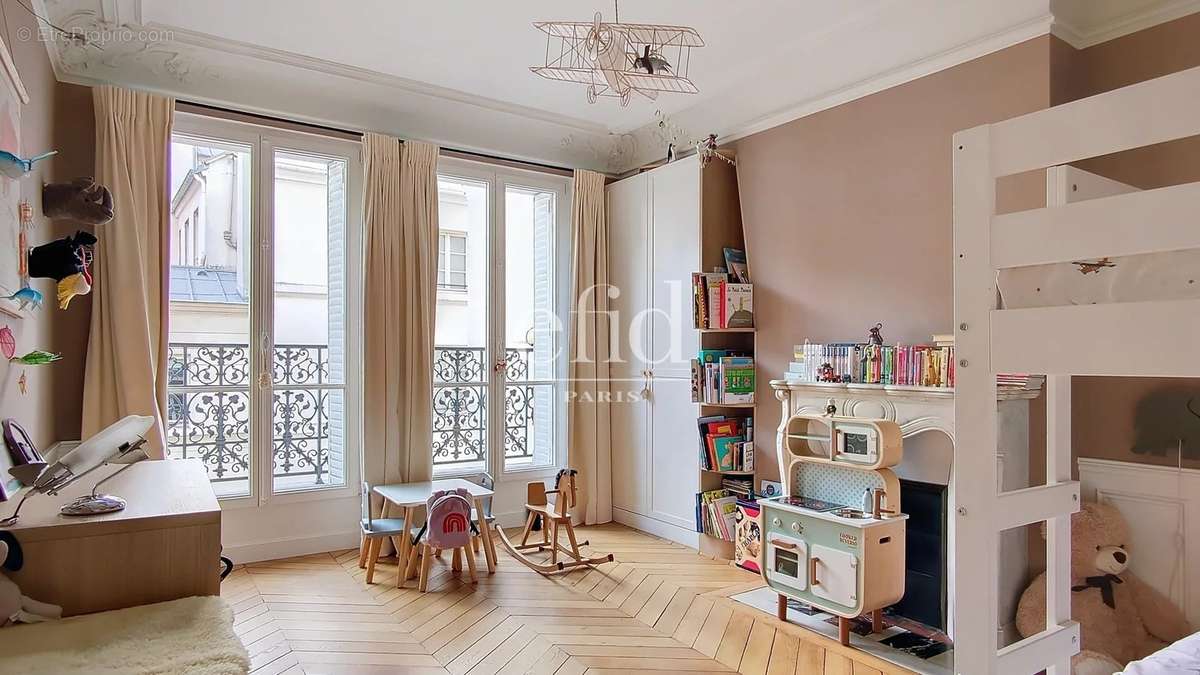 Appartement à PARIS-3E