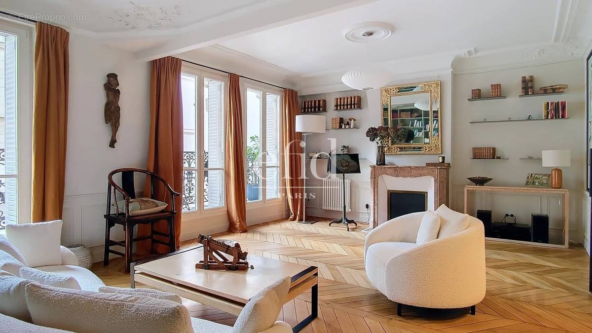 Appartement à PARIS-4E