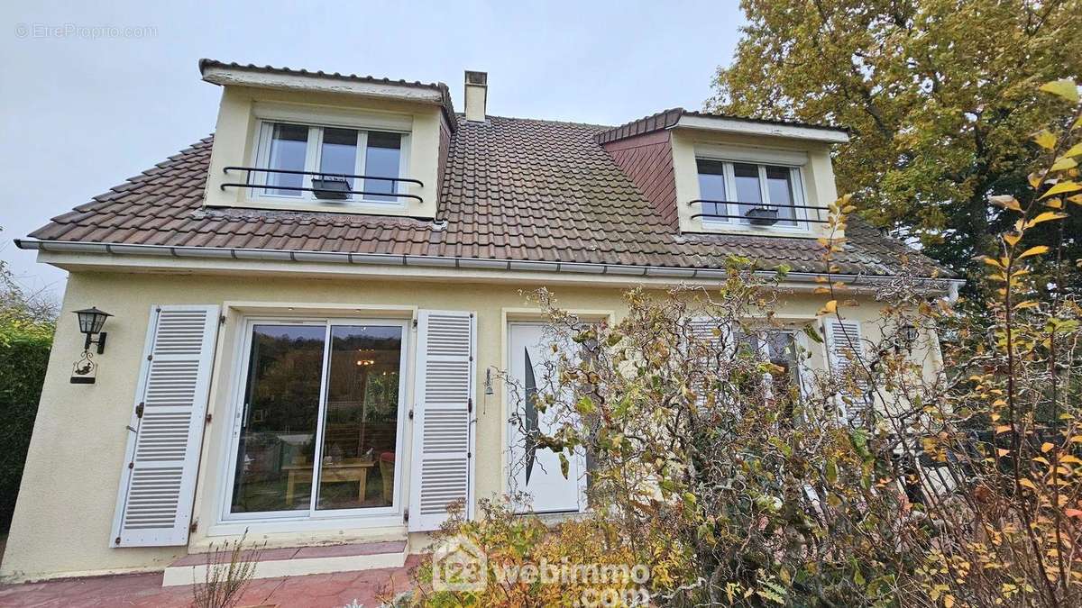 Venez découvrir cette maison de 116 m². - Maison à MILLY-LA-FORET