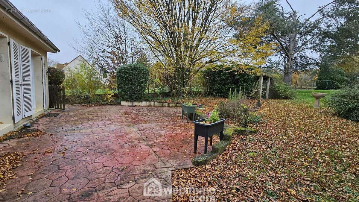 Voici cette grande terrasse sans vis à vis! - Maison à MILLY-LA-FORET