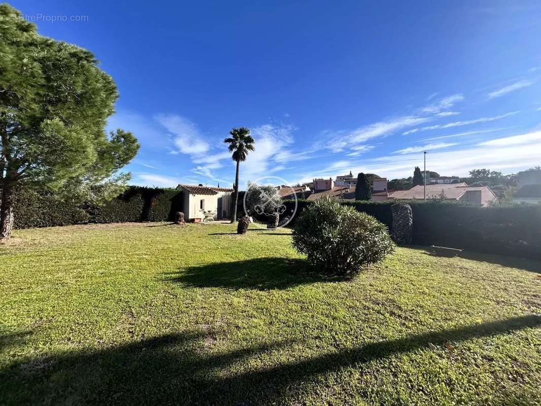 Maison à ROQUEBRUNE-SUR-ARGENS