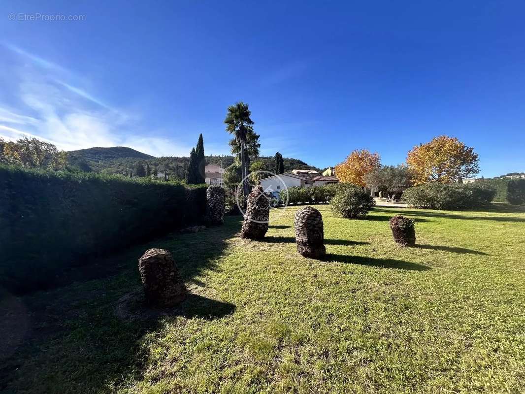 Maison à ROQUEBRUNE-SUR-ARGENS