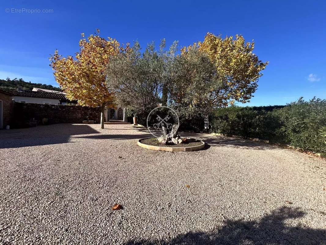 Maison à ROQUEBRUNE-SUR-ARGENS