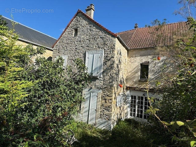 Maison à JOUY-LE-MOUTIER