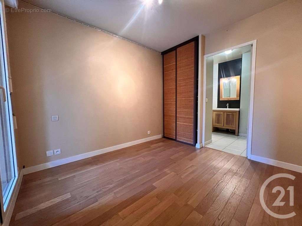 Appartement à VALLAURIS