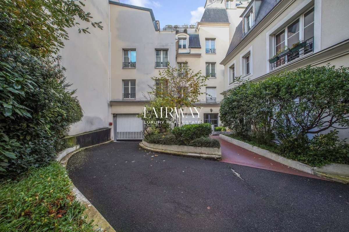 Appartement à PARIS-8E