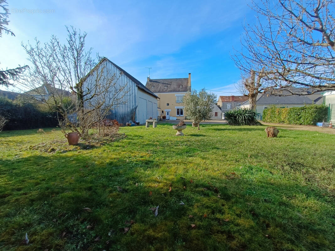 Maison à LOURY