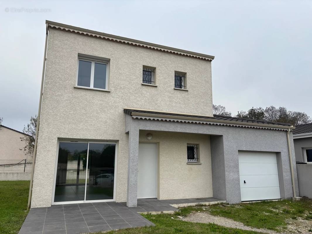 Maison à MONTBOUCHER-SUR-JABRON