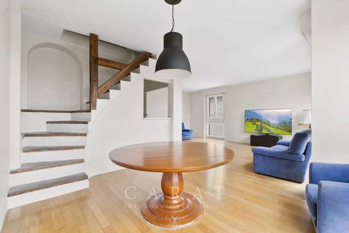 Appartement à NEUILLY-SUR-SEINE