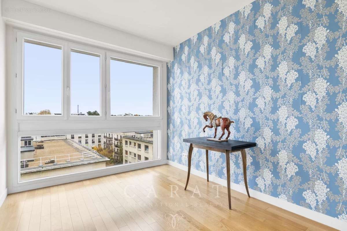 Appartement à NEUILLY-SUR-SEINE