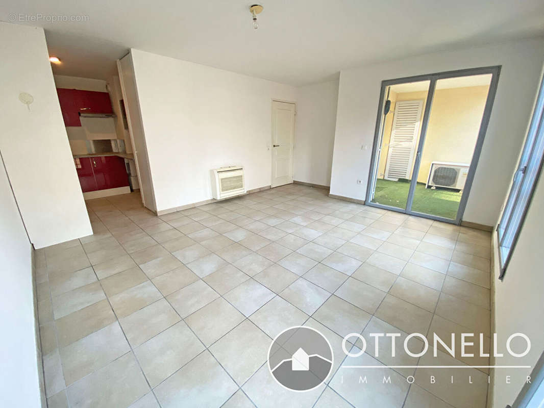 Appartement à ROQUEBRUNE-SUR-ARGENS