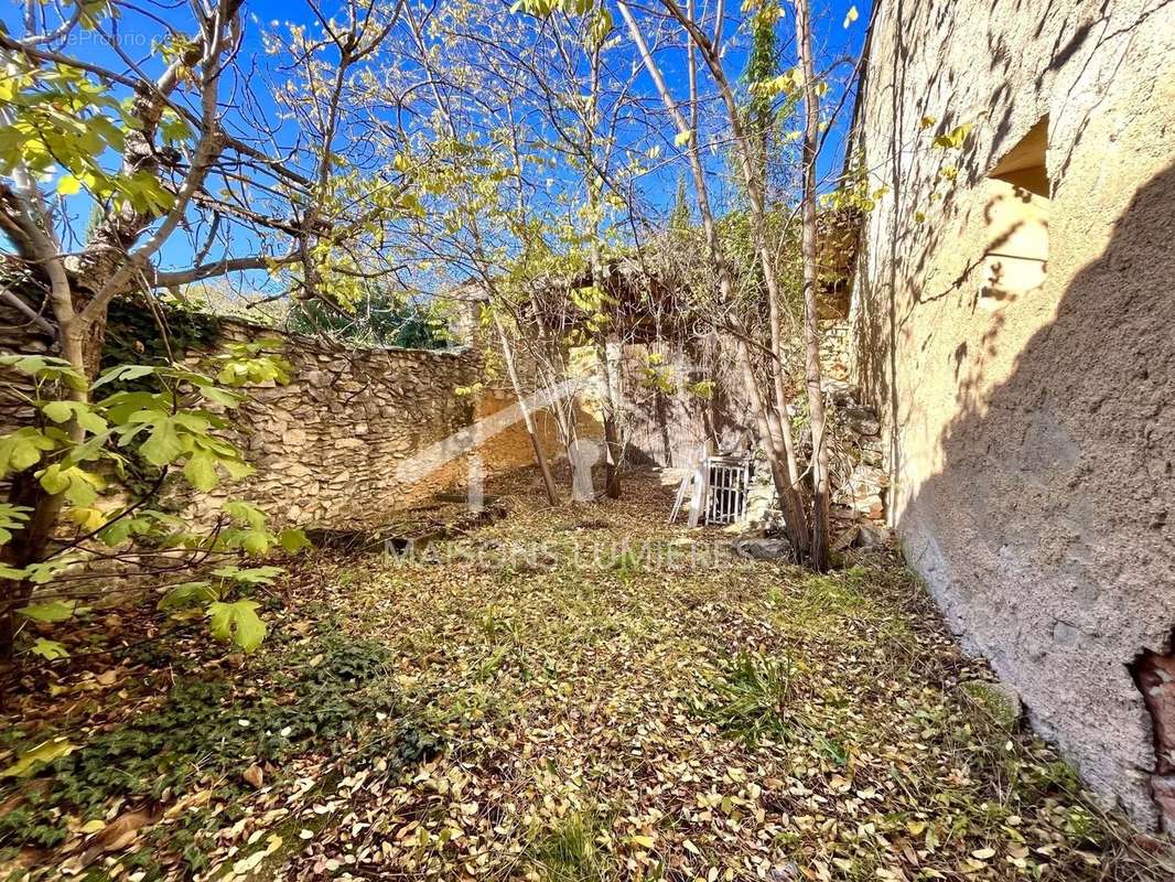 Maison à SAINT-SATURNIN-LES-APT