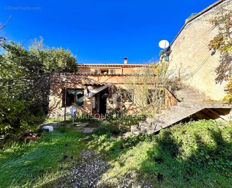 Maison à SAINT-SATURNIN-LES-APT