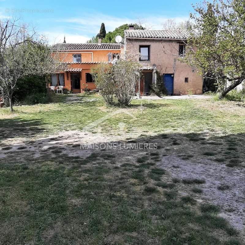 Maison à SAINT-SATURNIN-LES-APT