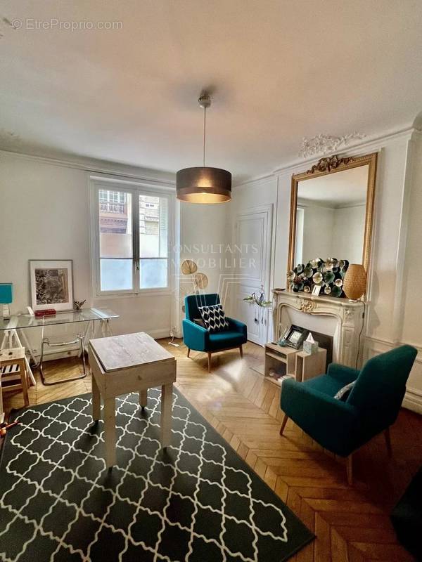 Appartement à PARIS-17E