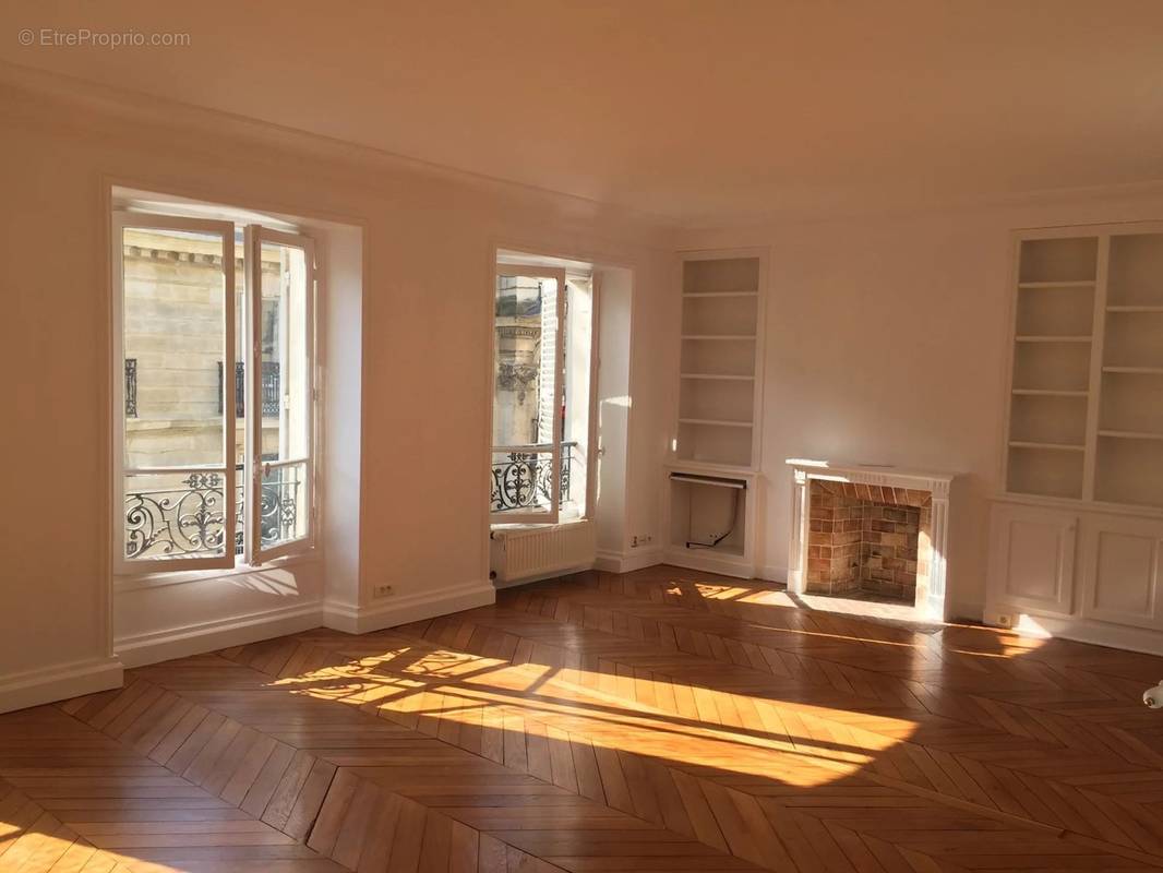 Appartement à PARIS-17E