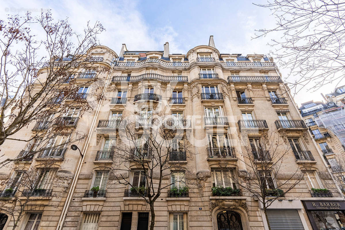 Appartement à NEUILLY-SUR-SEINE