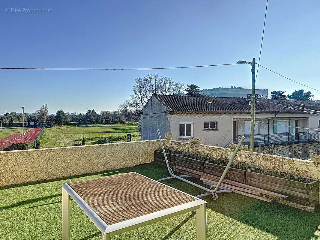 Appartement à VILLENEUVE-LES-AVIGNON