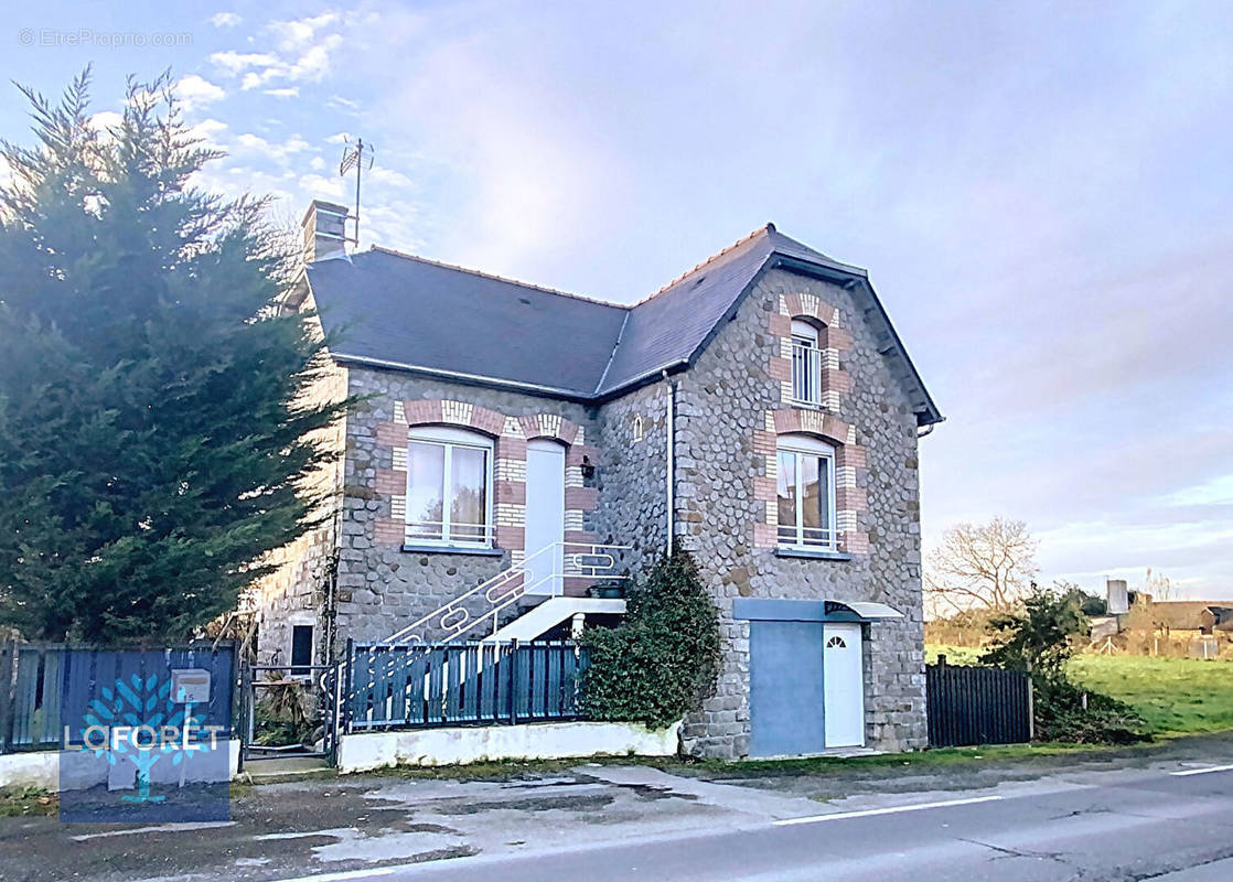 Maison à COMBOURTILLE