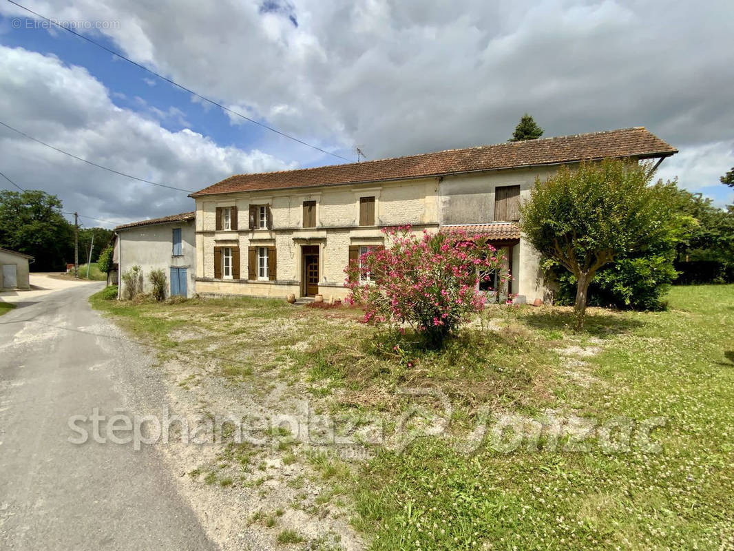 Maison à JONZAC