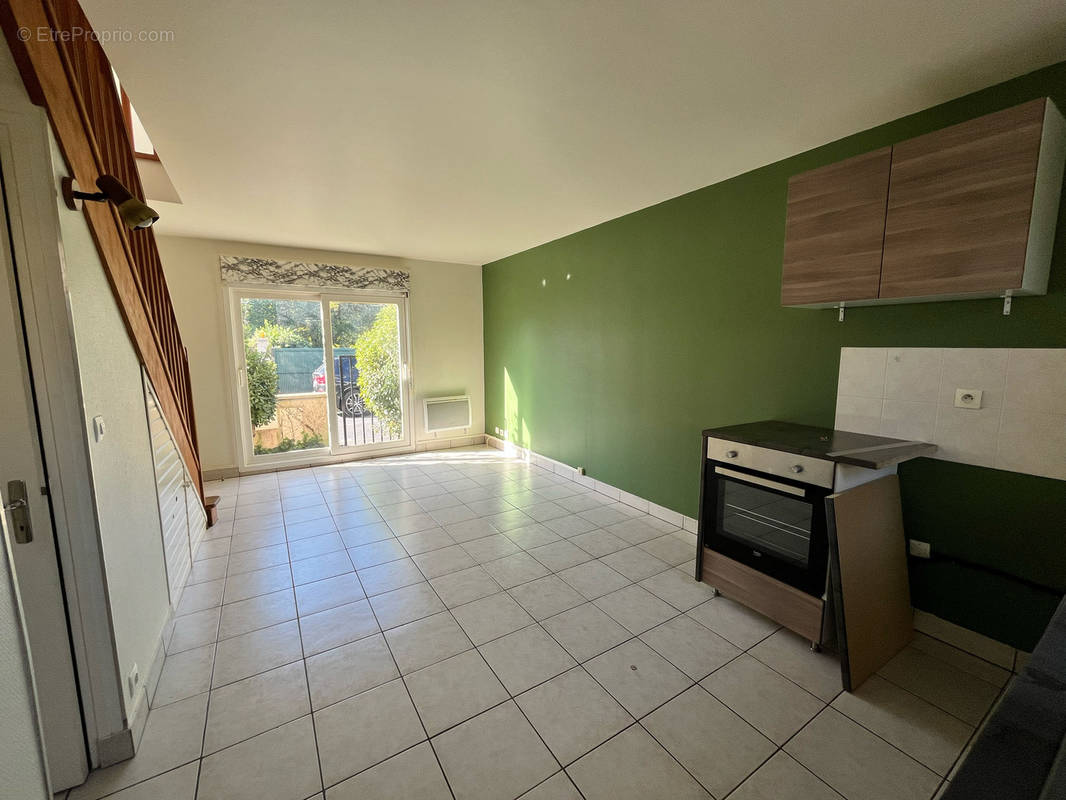 Appartement à LES CLAYES-SOUS-BOIS