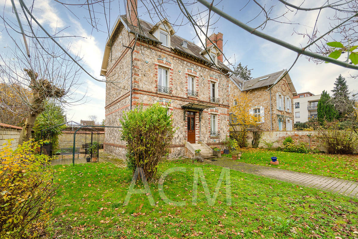 Maison à MAISONS-LAFFITTE